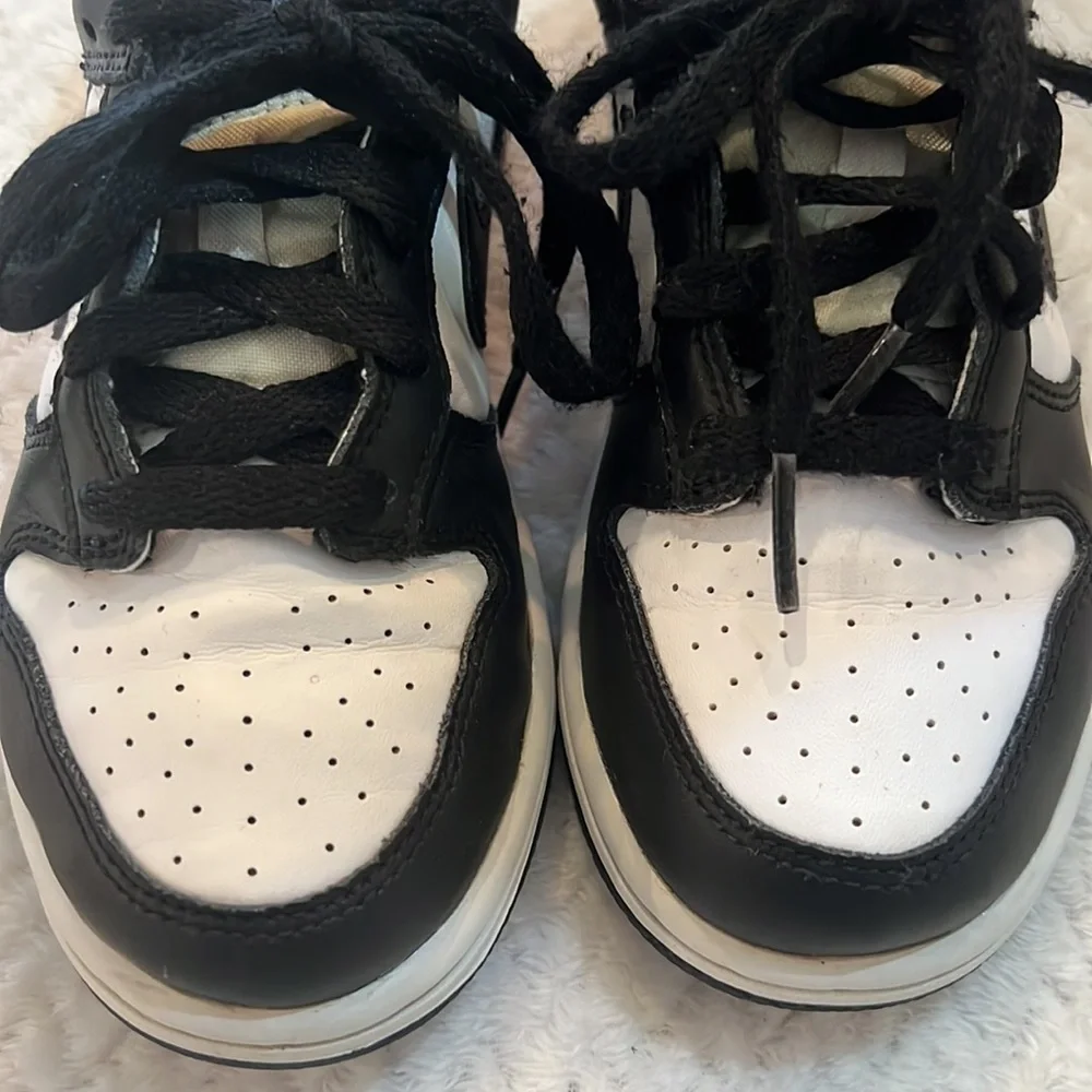 Nike Dunk Low Panda Kids Size 2Y Black White Youth Sneakers Athletic Shoes